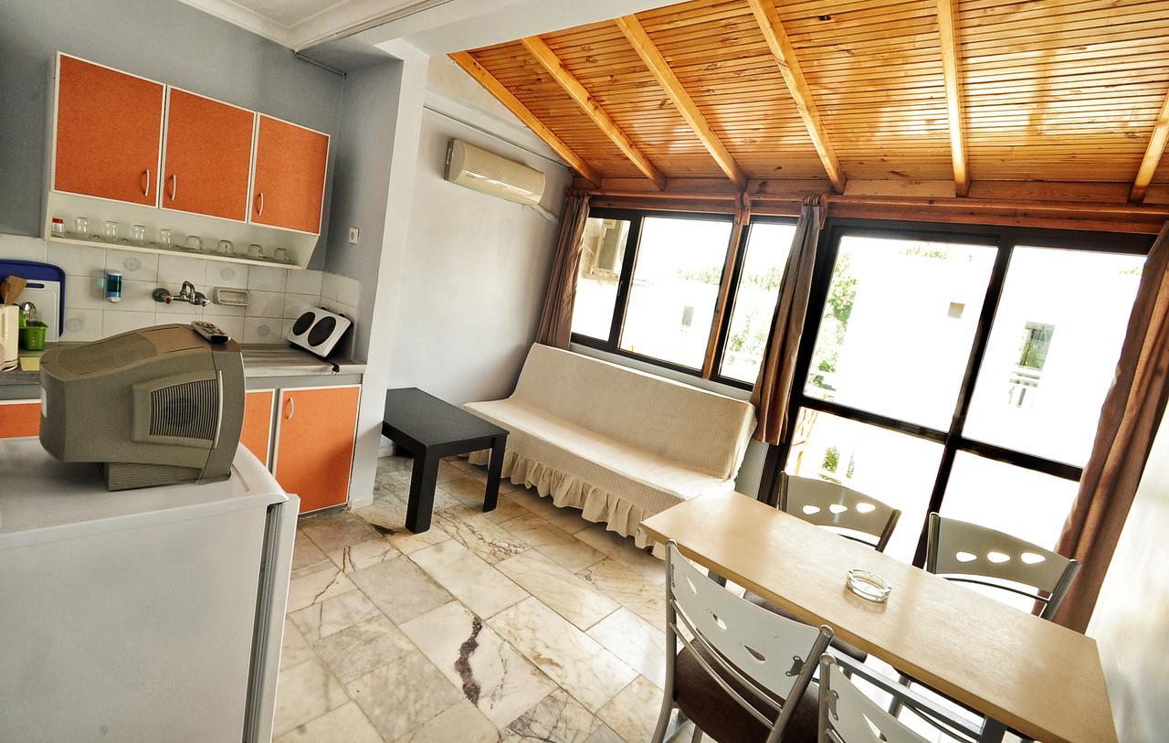 فوكا Hanedan Flora Apart Hotel المظهر الخارجي الصورة